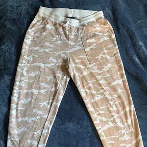 Banana Republic Tan and White Sweatpants Plush Comfort